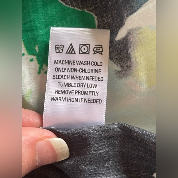 - Paperwhite Women’s Long Sleeve Button-Up Blouse Size 04 - Picture 9 of 10